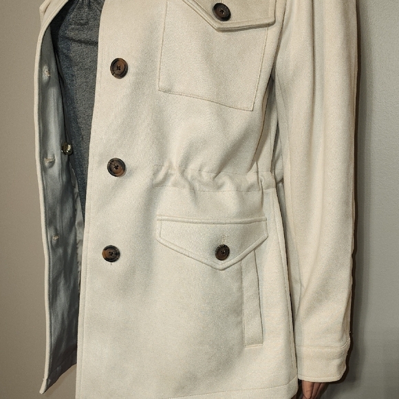 Rachel Cream Utility Jacket with Structured Design - Picture 12 of 15